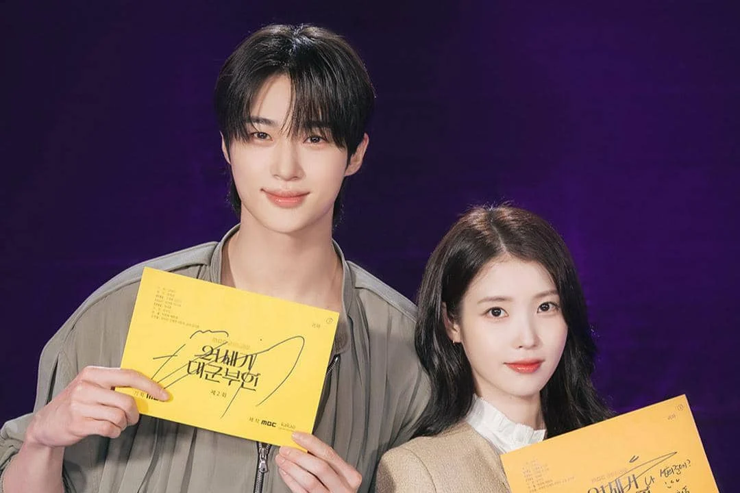 3 Momen Kocak IU dan Byeon Woo-seok yang Bikin Penonton Ngakak di Balik Layar Perfect Crown Episode 1‑2