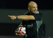 7 Tahun Tak Terkalahkan! Bernardo Tavares Dijamin Jaga Harga Diri Persebaya di Derbi Jawa Timur vs Arema FC