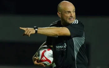 7 Tahun Tak Terkalahkan! Bernardo Tavares Dijamin Jaga Harga Diri Persebaya di Derbi Jawa Timur vs Arema FC