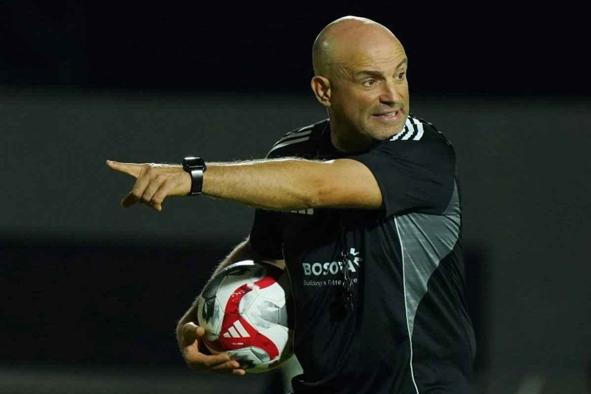 7 Tahun Tak Terkalahkan! Bernardo Tavares Dijamin Jaga Harga Diri Persebaya di Derbi Jawa Timur vs Arema FC