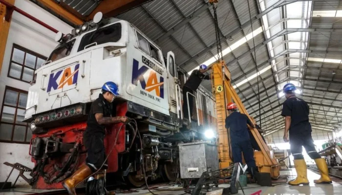 AHY Dorong Pengembangan Kereta Api Luar Jawa untuk Tekan Biaya Logistik Nasional