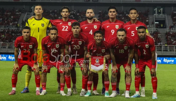 Ajax Siapkan Perombakan Besar Musim Depan: Bintang Timnas Indonesia dan Mantan Legenda Manchester United Masuk Radar