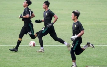 Andhika Ramadhani Siapkan Persebaya Tanpa Ernando Ari Hadapi Malut United di Kie Raha
