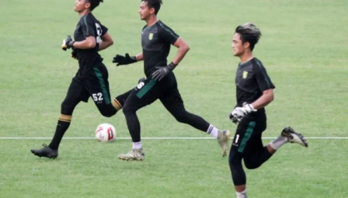 Andhika Ramadhani Siapkan Persebaya Tanpa Ernando Ari Hadapi Malut United di Kie Raha