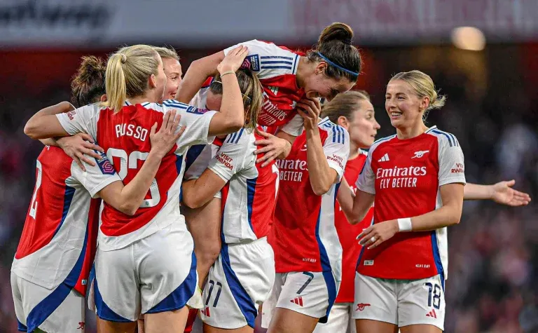 Arsenal Women Hancurkan Leicester 7-0, Memperpanjang Juara WSL dan Tantangan Manchester City