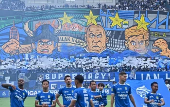 Bobotoh Bentangkan Banner Sindir Dedi Mulyadi: "Shut Up KDM" Menggema di GBLA