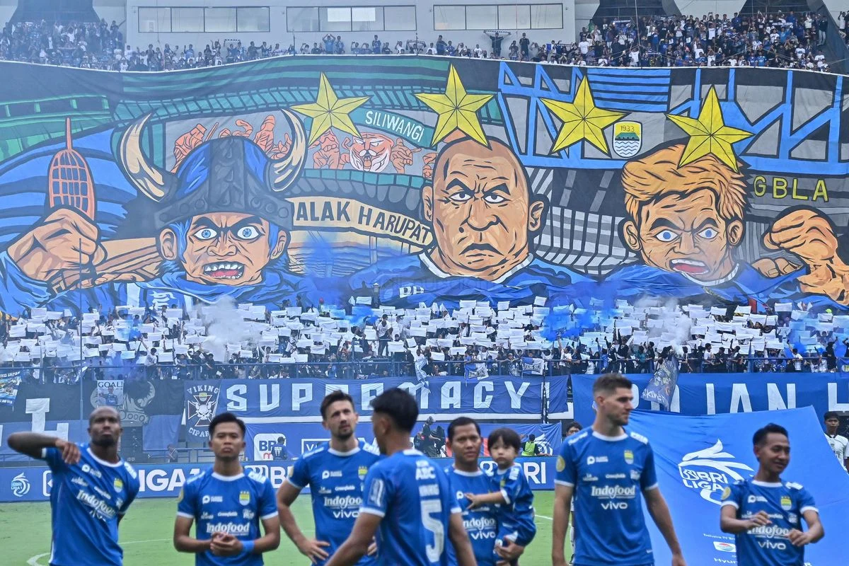 Bobotoh Bentangkan Banner Sindir Dedi Mulyadi: "Shut Up KDM" Menggema di GBLA