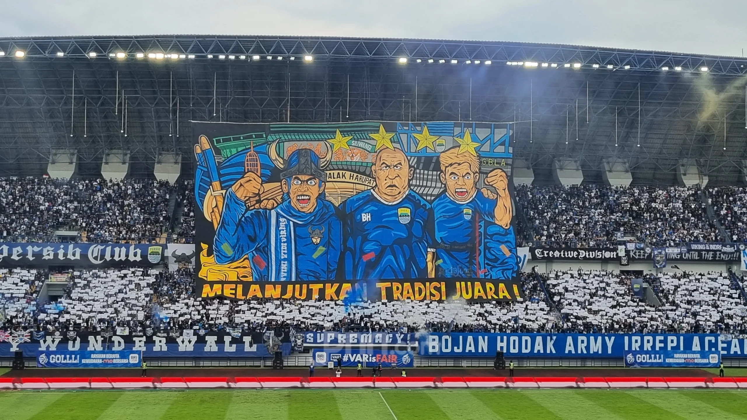 Bobotoh Persib Bandung: Dari Walking Tour Sejarah hingga Denda Ratusan Juta, Apa Dampaknya bagi Klub?