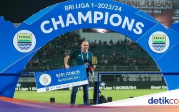 Bojan Hodak Bawa Persib Dekat Rekor Legenda: Cukup Dua Poin Lagi, Catat Sejarah!