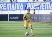 Bojan Hodak Bongkar Alasan Pasang Fitrah Maulana di Laga Persib vs Arema: Strategi U‑23 dan Tekanan Poin