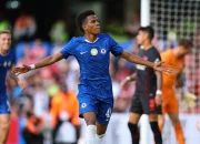 Chelsea Terpuruk, Estêvão Willian Meneteskan Air Mata Usai Cedera Hamstring di Laga Manchester United