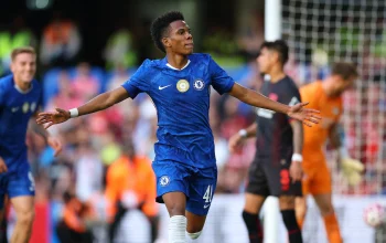 Chelsea Terpuruk, Estêvão Willian Meneteskan Air Mata Usai Cedera Hamstring di Laga Manchester United