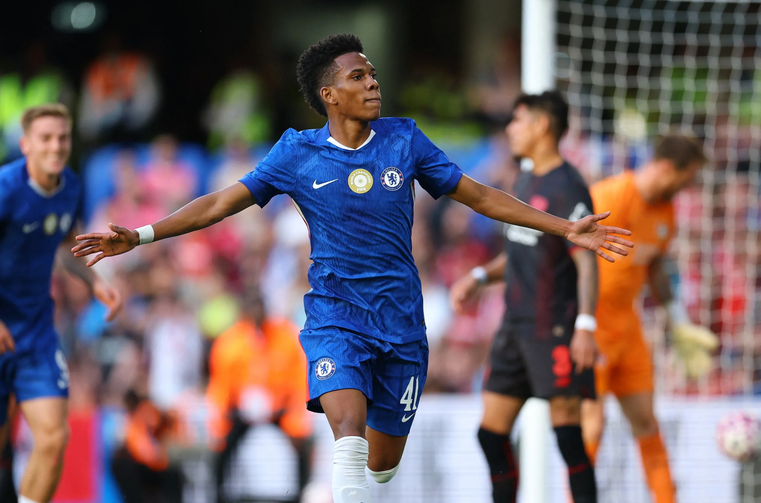 Chelsea Terpuruk, Estêvão Willian Meneteskan Air Mata Usai Cedera Hamstring di Laga Manchester United