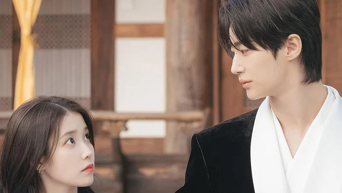 Chemistry Menggoda di Balik Layar: IU dan Byeon Woo Seok Resmi Jadi Pasangan Kekasih di Perfect Crown