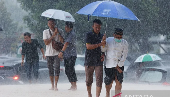 Cuaca Jakarta Hari Ini: Hujan Ringan Berpotensi Guyur, Waspada Aktivitas Siang