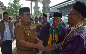 Dari Cirebon ke Tanah Suci: Kisah Ili Menunaikan Haji Usai Sisihkan Hasil Jualan Es Setiap Hari