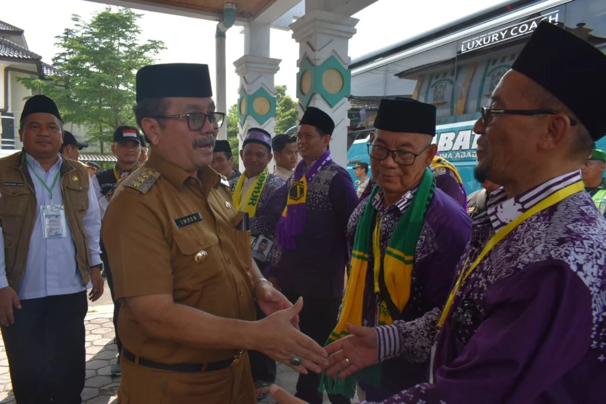 Dari Cirebon ke Tanah Suci: Kisah Ili Menunaikan Haji Usai Sisihkan Hasil Jualan Es Setiap Hari