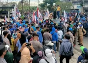 Demo Kaltim 21 April: Massa Ratusan Ribu Guncang Samarinda, Gubernur Rudy Mas'ud Dihujani Tuntutan Audit Anggaran