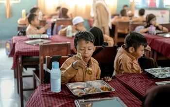 Di Balik Dapur MBG: Perjuangan Agus Yusuf Widodo Menghidupi Keluarga, Sekolahkan Anak, dan Lunasi Utang