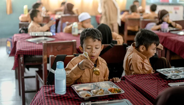 Di Balik Dapur MBG: Perjuangan Agus Yusuf Widodo Menghidupi Keluarga, Sekolahkan Anak, dan Lunasi Utang