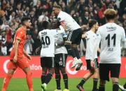 Drama Menegangkan Beşiktaş vs Alanyaspor: 3-0 Besar, Jesta Rashica & Kejutan Mini Fans