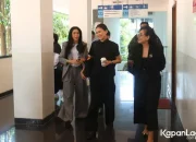 Dua Terdakwa Chromebook Pakai Baju Hitam di Ruang Sidang, Jaksa Tegaskan Tuntutan Besar dan Pengembalian Keuntungan