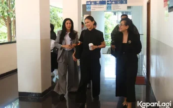 Dua Terdakwa Chromebook Pakai Baju Hitam di Ruang Sidang, Jaksa Tegaskan Tuntutan Besar dan Pengembalian Keuntungan