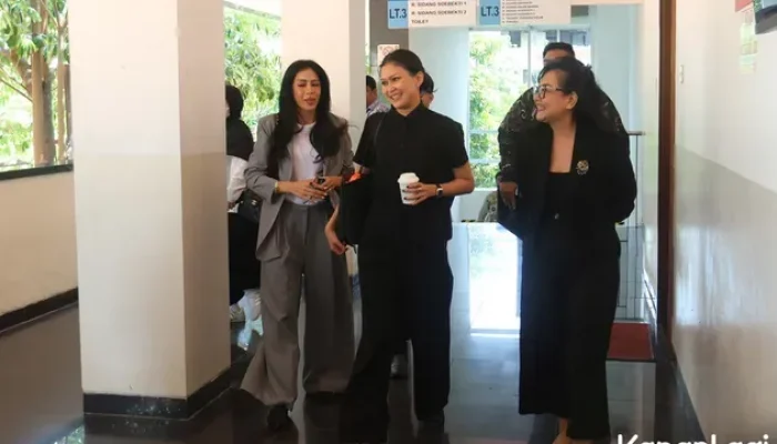 Dua Terdakwa Chromebook Pakai Baju Hitam di Ruang Sidang, Jaksa Tegaskan Tuntutan Besar dan Pengembalian Keuntungan