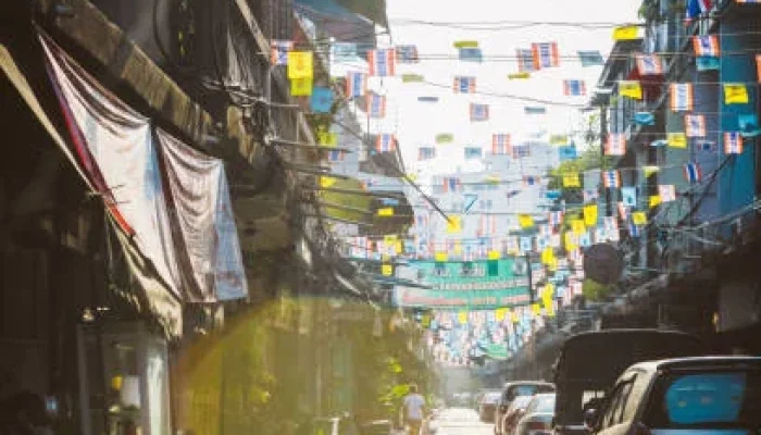 Eksplorasi Warna Warni Chinatown Bangkok: 10 Foto Memukau Prilly Latuconsina