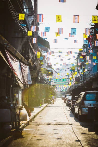 Eksplorasi Warna Warni Chinatown Bangkok: 10 Foto Memukau Prilly Latuconsina
