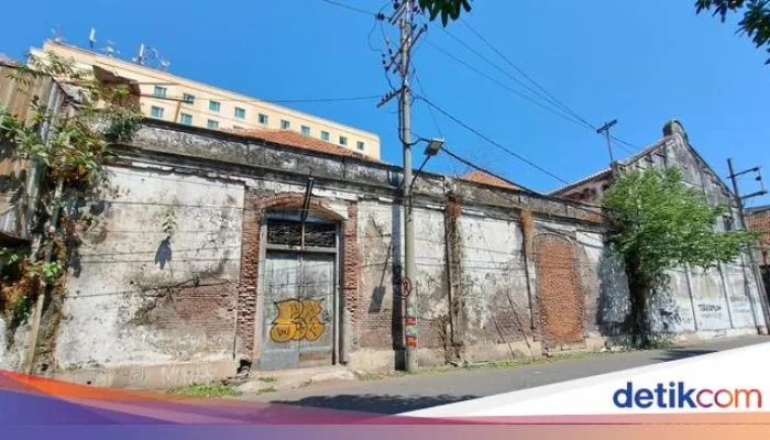 Fasad Eks Toko Nam Dibongkar: Sejarawan Surabaya Peringatkan Kehilangan Warisan Kota