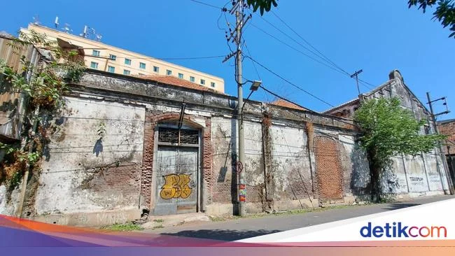 Fasad Eks Toko Nam Dibongkar: Sejarawan Surabaya Peringatkan Kehilangan Warisan Kota