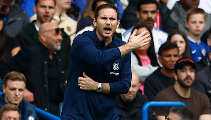 Frank Lampard Dihujukan ke Chelsea, Namun Mantan Rekan Setimnya Joe Cole Mendesakannya Tetap di Coventry