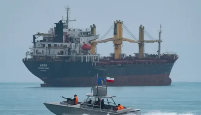 Kapal Tanker China Tembus Blokade AS di Selat Hormuz: Implikasi Geopolitik dan Pasokan Energi Global