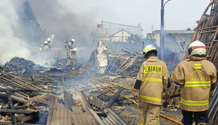 Kejadian Kritis Hari Ini: Kebakaran Georgia, Tembakan di Rumah Sakit Chicago, dan Kontroversi Agen AS