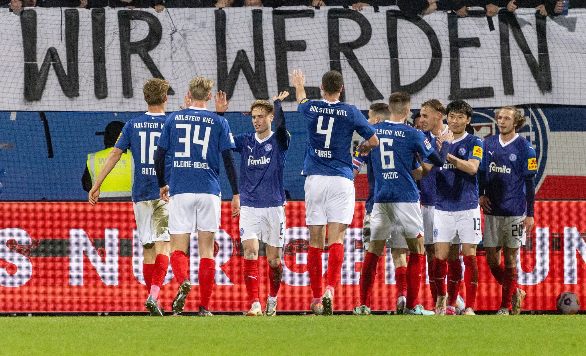 Kemenangan Besar Holstein Kiel 3-0 atas Kaiserslautern, Harapan Bertahan Menguat