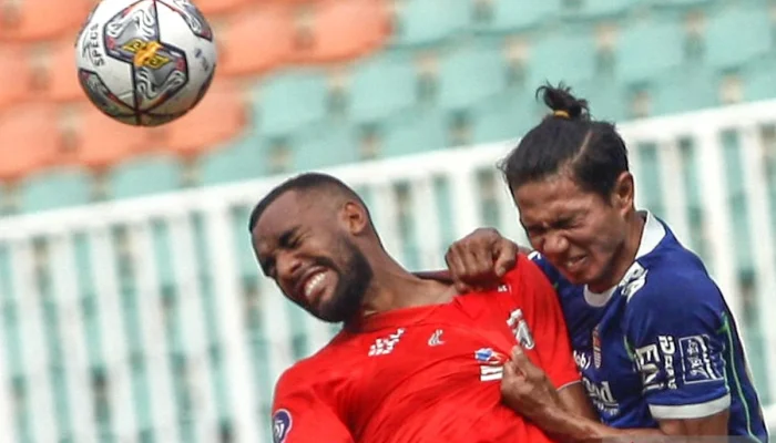 Klasemen Persib Bandung Tersangkut di Puncak: Borneo FC Samai Poin, Lima Laga Tersisa!