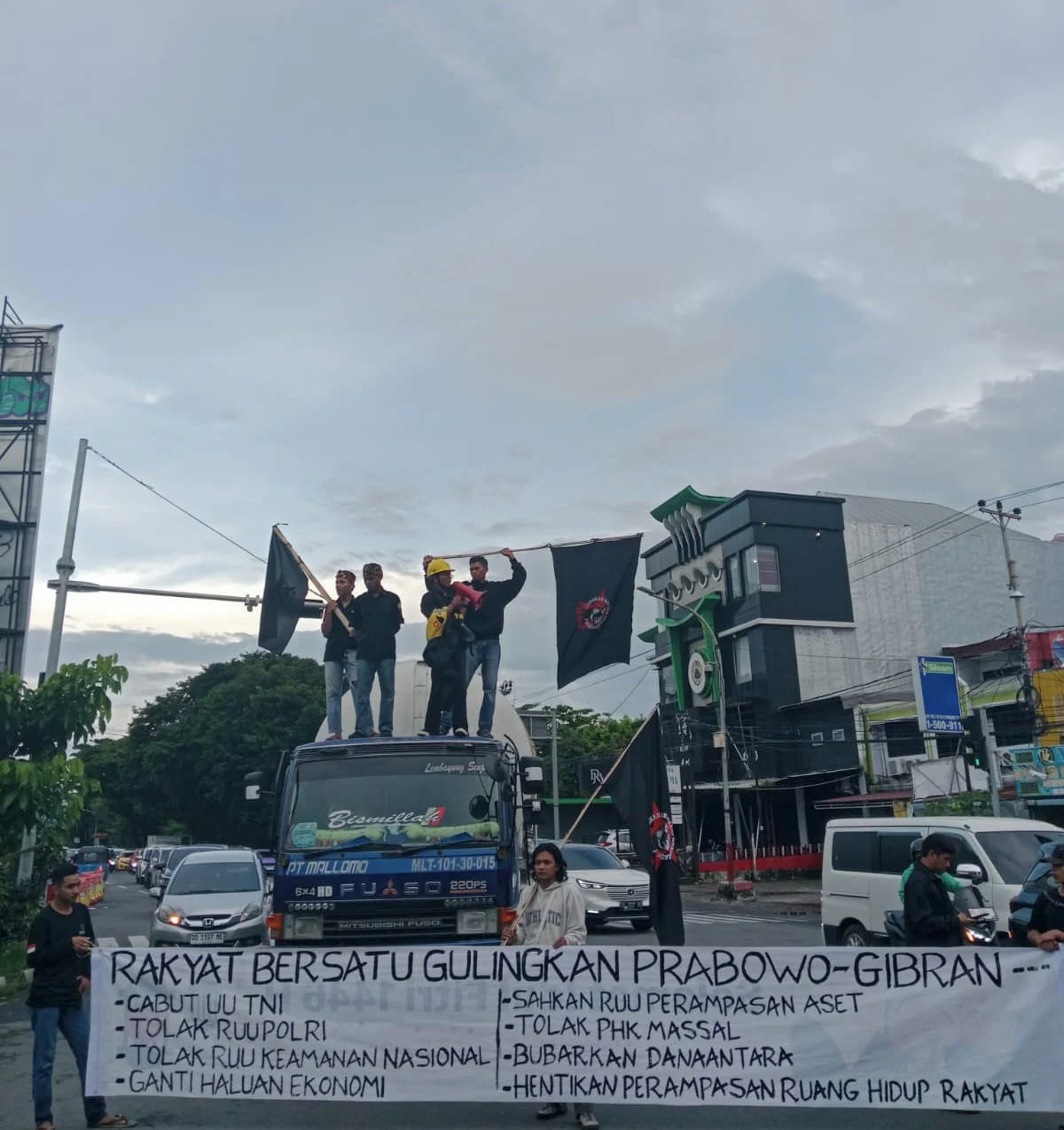 Logis 08 Tolak Gulingkan Prabowo: "Tidak Wajar, Kami Lawan"