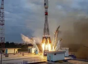 Melesat! Rusia Luncurkan Roket Soyuz-2.1b Bawa Wahana Antariksa Militer ke Orbit