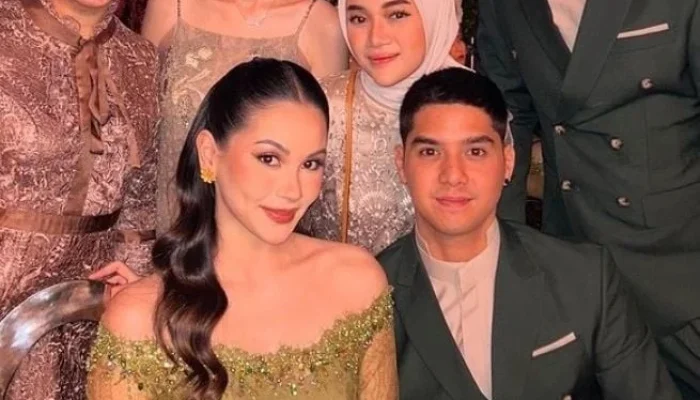 Misteri Penyanyi Internasional B Bikin Geger di Resepsi Pernikahan El Rumi‑Syifa