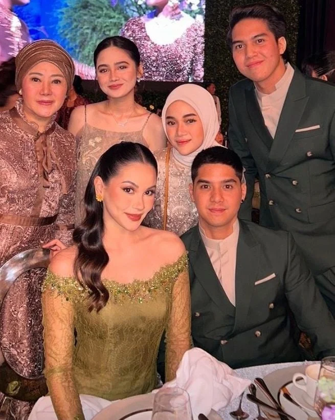 Misteri Penyanyi Internasional B Bikin Geger di Resepsi Pernikahan El Rumi‑Syifa