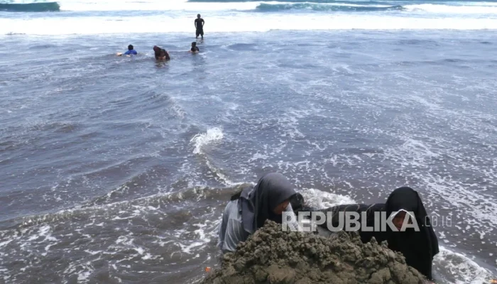 Misteri Selancar Pantai Parangtritis: Remaja 16 Tahun Hilang, Ditemukan Meninggal Setelah Operasi SAR Intensif