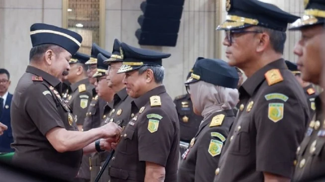 Mutasi Besar-besaran Kejaksaan Agung: 14 Kajati Diganti, Kepala Kajari Karo Dicopot