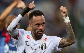 Neymar Geger: Gerakan Telinga Kontroversial di Laga Santos vs Fluminense Picu Amukan Fans dan Balasan Keras