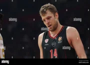 Olympiacos Mengguncang EuroLeague 2025-26: MVP Vezenkov dan Desakan Transfer Stefan de Vrij