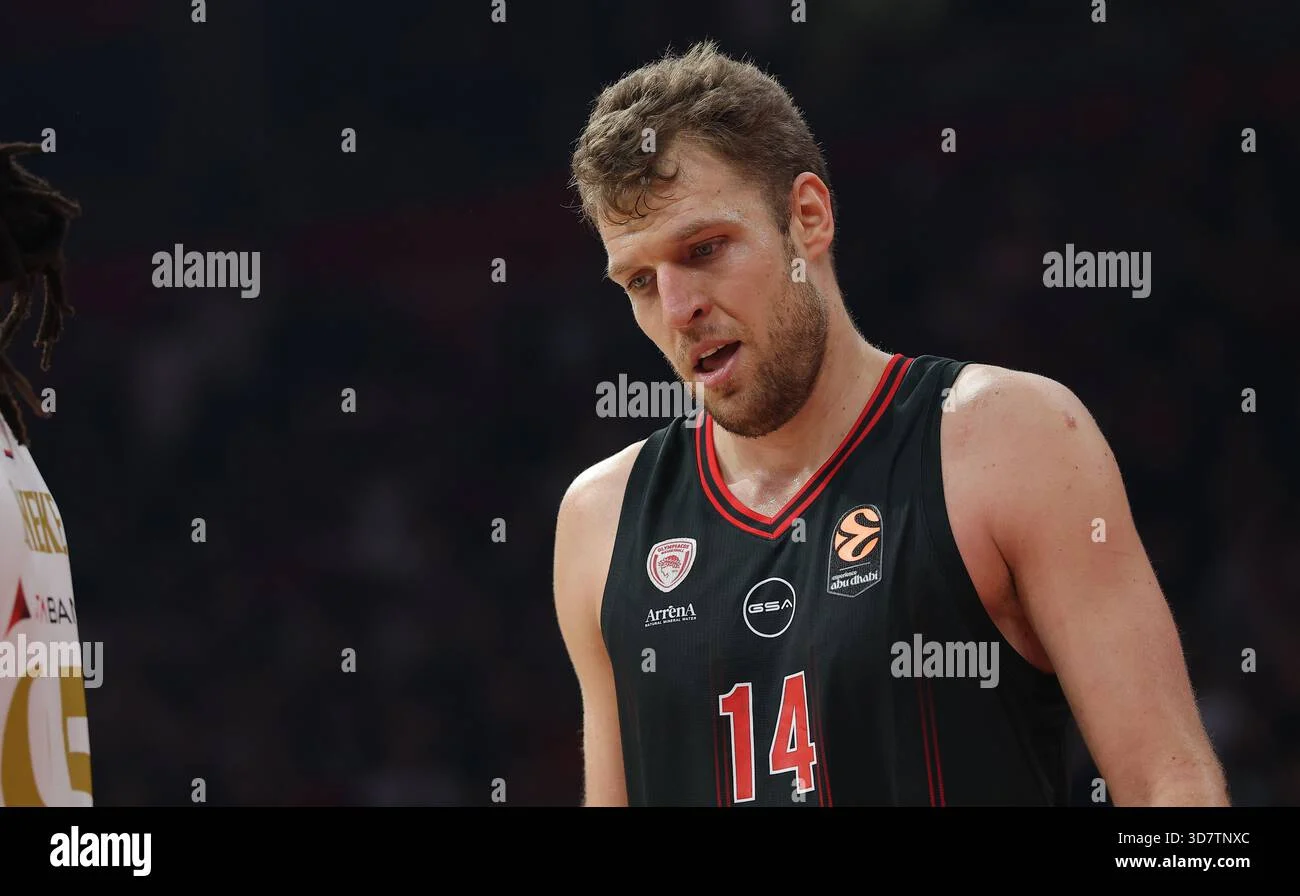 Olympiacos Mengguncang EuroLeague 2025-26: MVP Vezenkov dan Desakan Transfer Stefan de Vrij