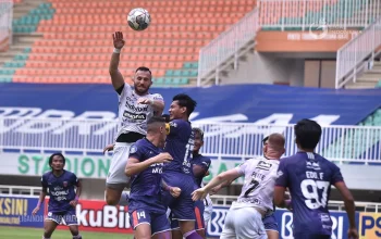 Persita vs Bali United: Taktik Johnny Jansen Mengamankan Kemenangan Tipis di Markas Persita