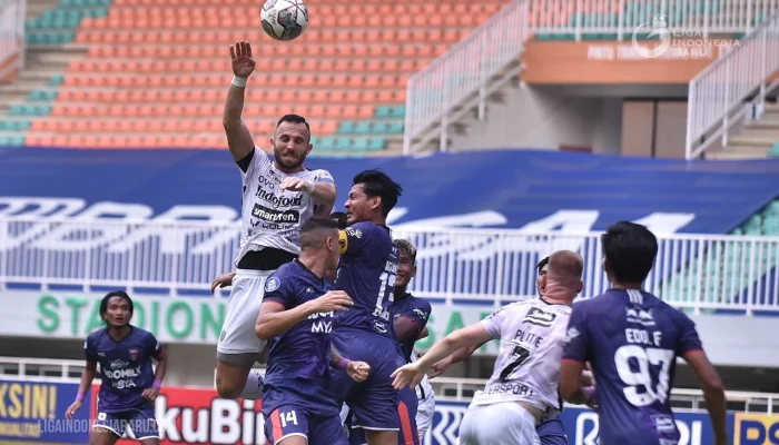Persita vs Bali United: Taktik Johnny Jansen Mengamankan Kemenangan Tipis di Markas Persita