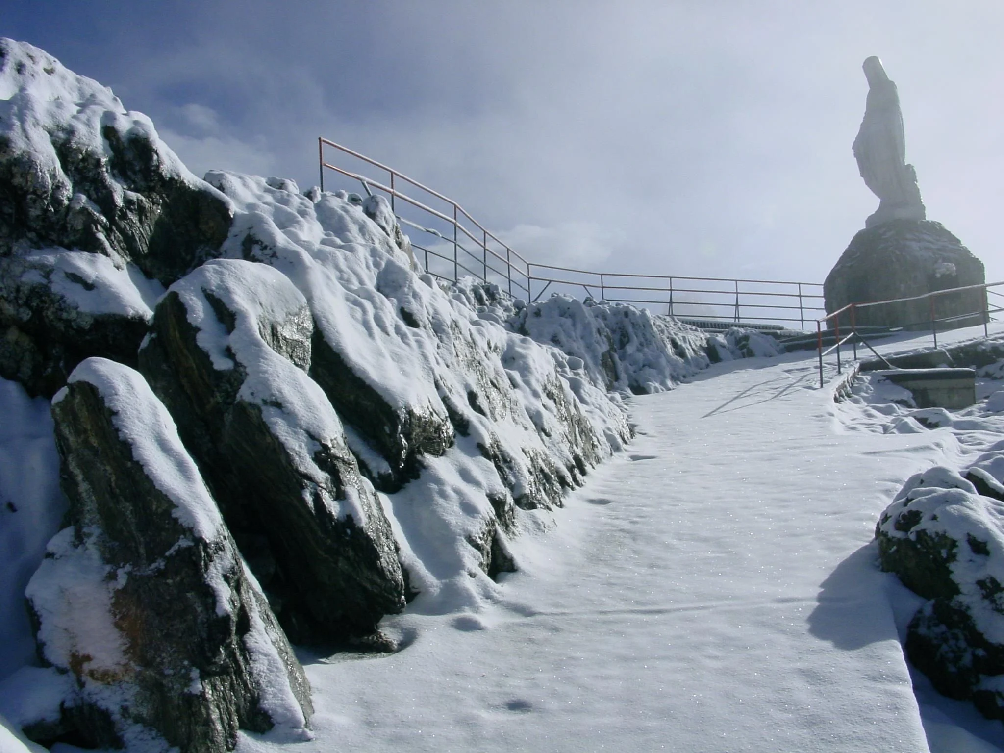 Pico Bolívar Kehilangan Es Terakhir: Tanda Peringatan Kritis Pemanasan Global di Venezuela
