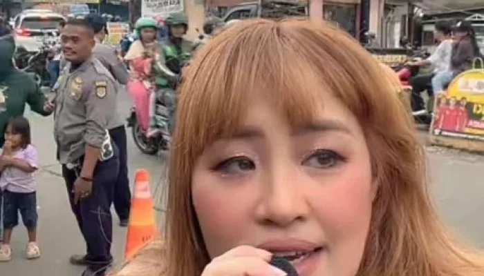 Pinkan Mambo Ngamen di Jalan, Hotman Paris Bantah Itu Pekerjaan Hina: Simak Reaksi Keluarga dan Publik